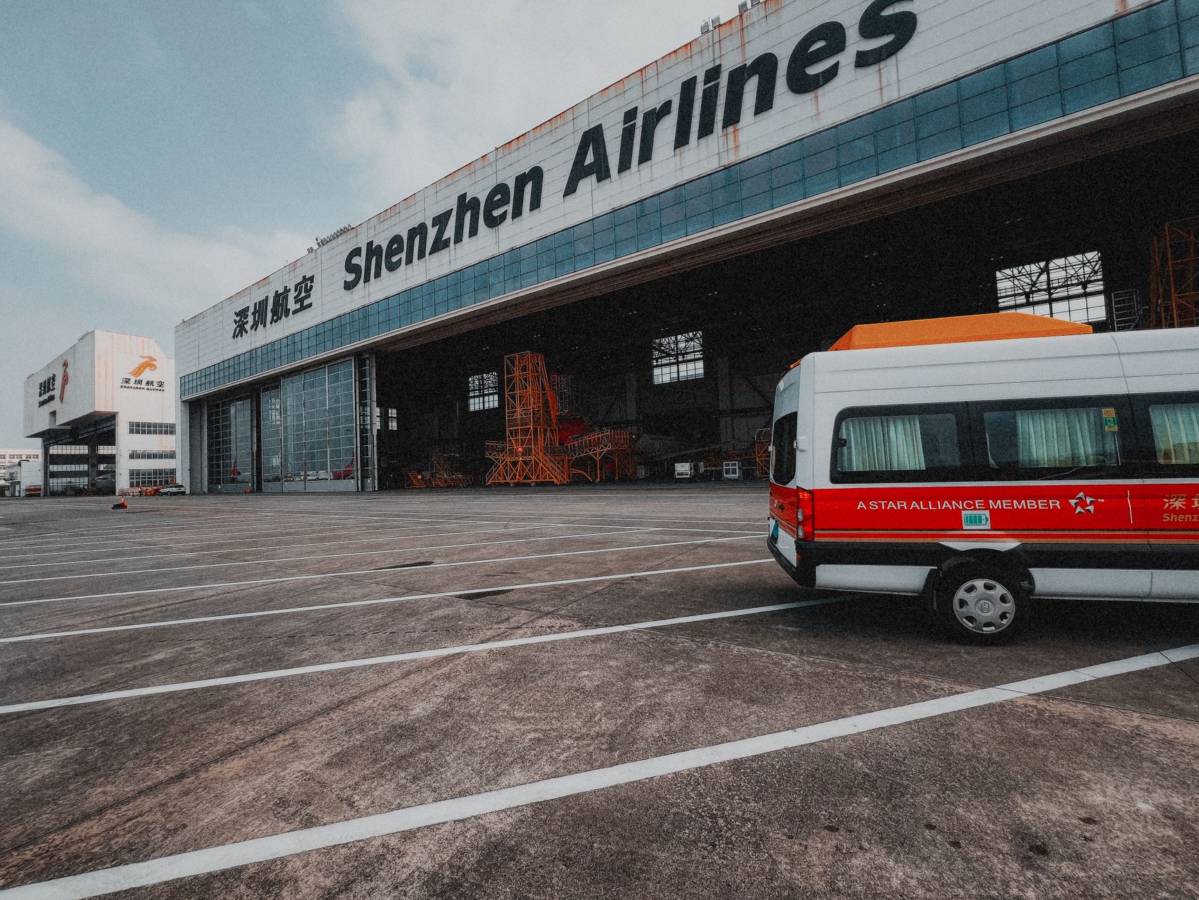 Ankunft Flughafen Dortmund: Ein Terminal, zwei Wege in die Stadt